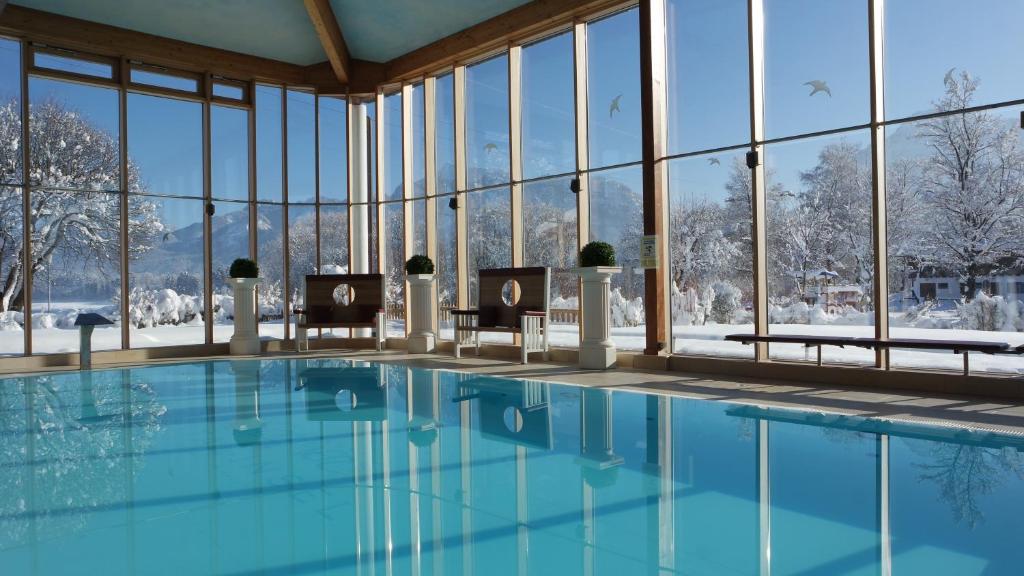 Bazén v ubytování Hotel Sommer-Haus am See nebo v jeho okolí
