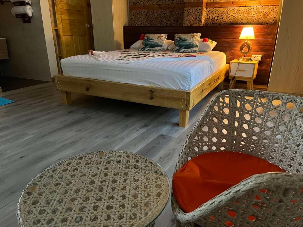 Finolhu Beach Guest House - 8