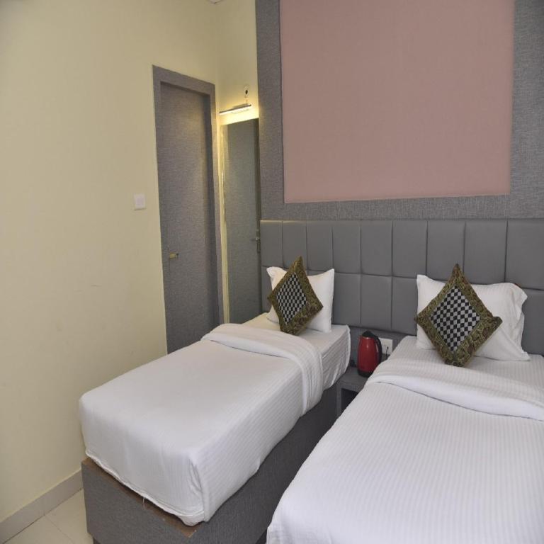 Postel nebo postele na pokoji v ubytování HOTEL TRIDEV GRAND