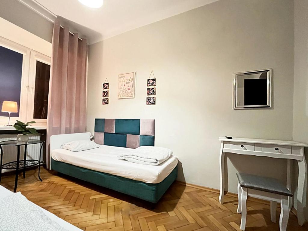 Posteľ alebo postele v izbe v ubytovaní Helvetia Rooms Warsaw CITY CENTER and OLD TOWN