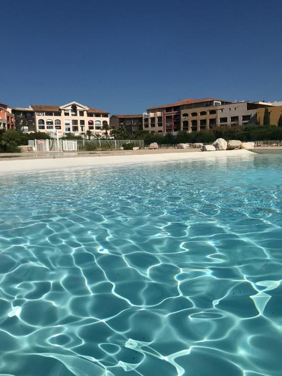 Bazén v ubytování BEACH TROPEZ, with view nebo v jeho okolí