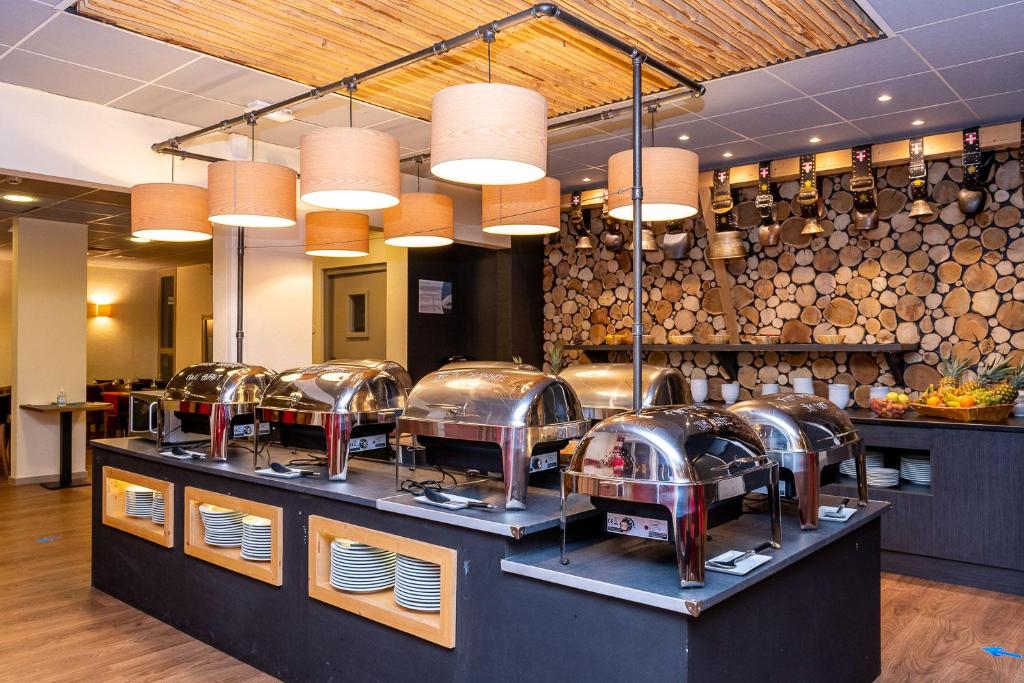 a kitchen with a counter with several toaster at Village Club La Lauza - Neaclub in Valmeinier