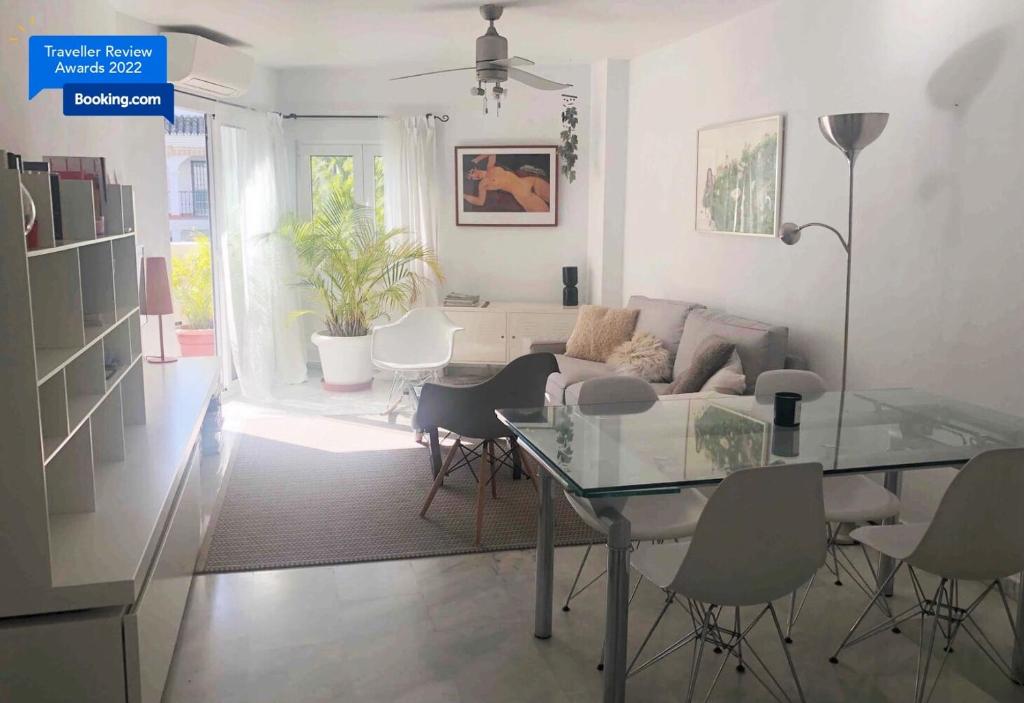 Mediterranean Apt with botanical garden & pools, Benalmádena ...