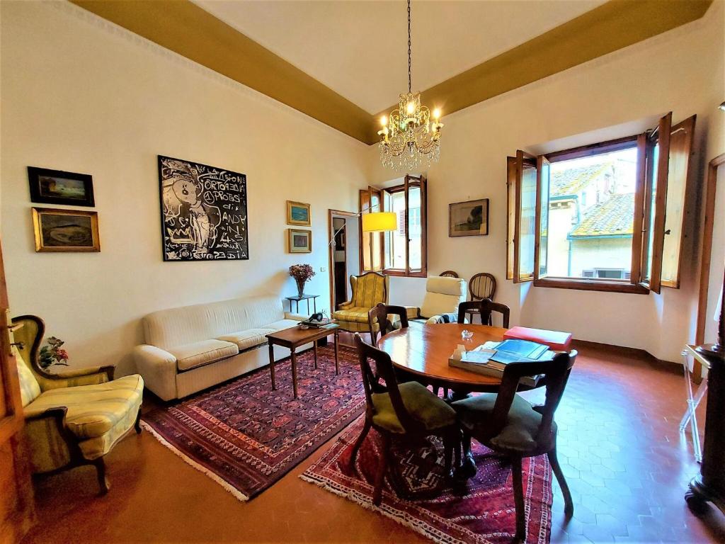 Spacious apartment in Volterra in the historic centre
