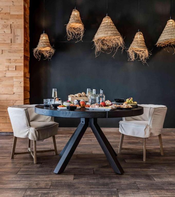 Eten bij of ergens in de buurt van het hotel

