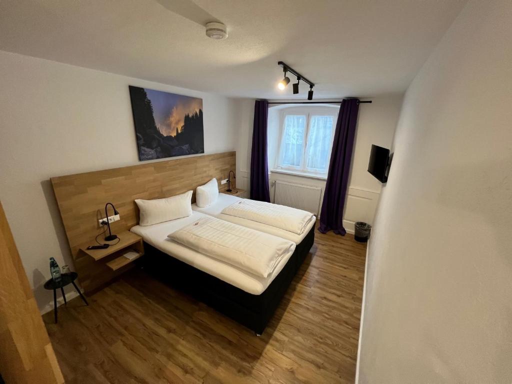 Postel nebo postele na pokoji v ubytování Brauereigasthof Bären