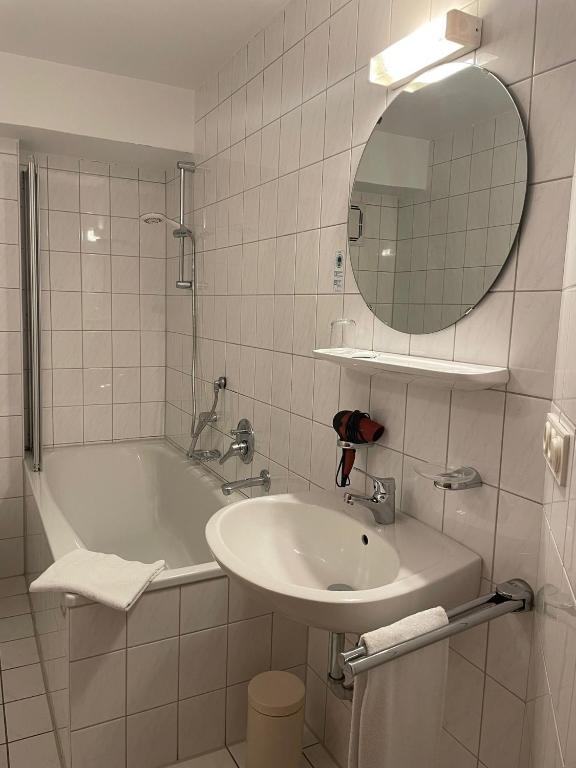 Koupelna v ubytování Hotel Garni Kern