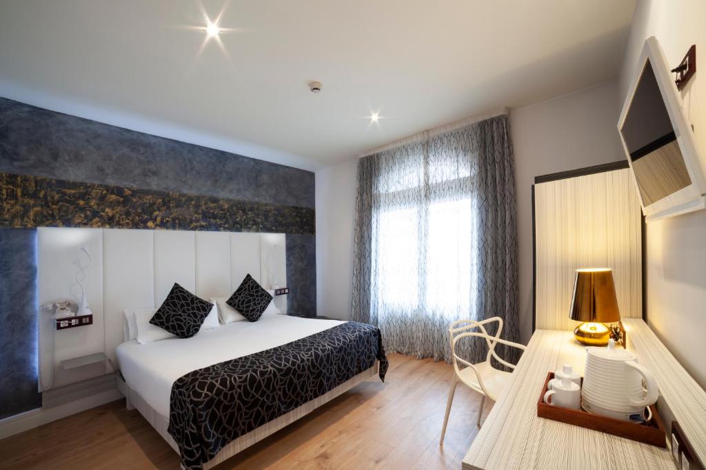 
Double or Twin Room (1-2 Adults)
