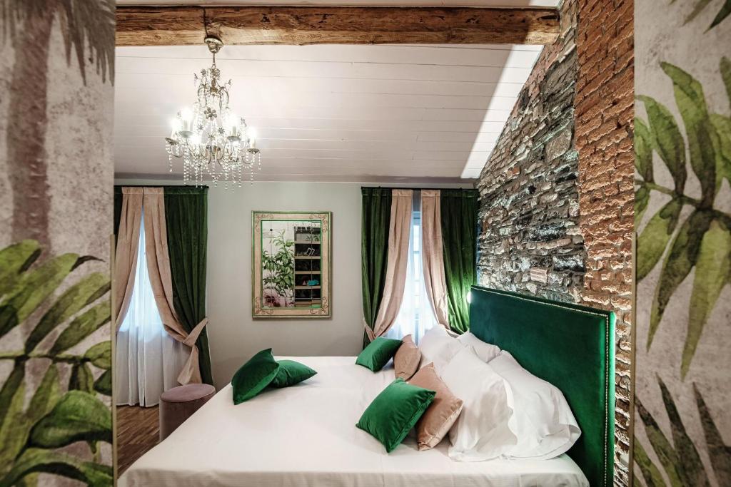 Postel nebo postele na pokoji v ubytování Aurum - Como Luxury Suites