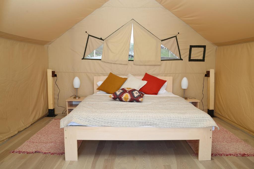 Кровать или кровати в номере Bukovel Glamping