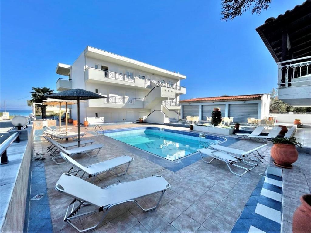 Bazén v ubytování Sueño beach hotel nebo v jeho okolí