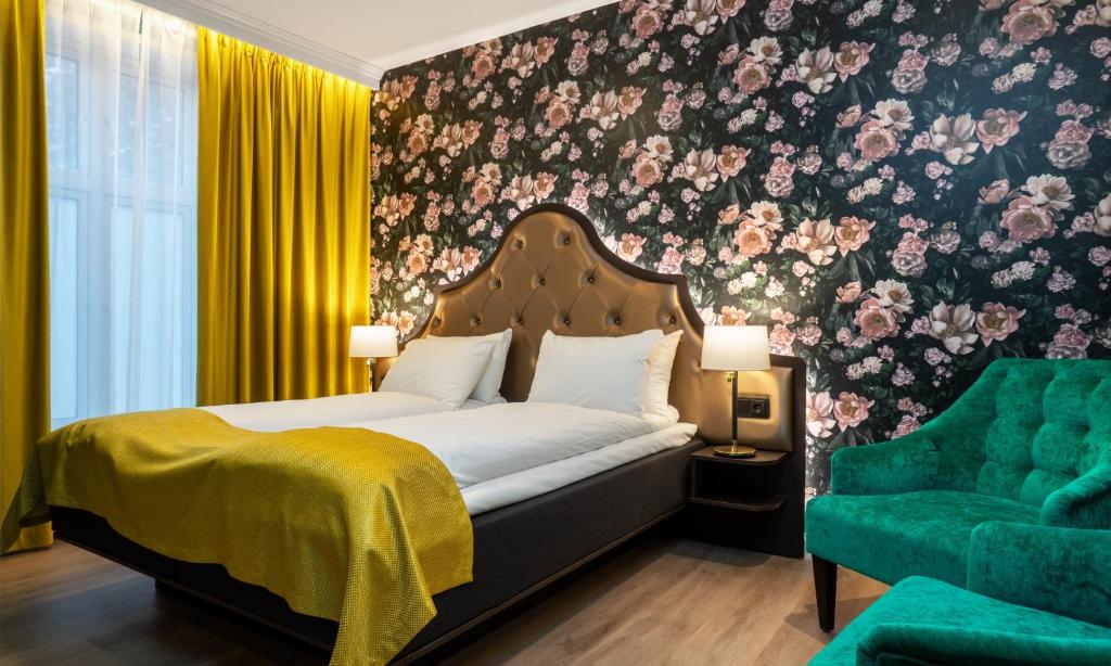 Llit o llits en una habitació de Thon Hotel Høyers