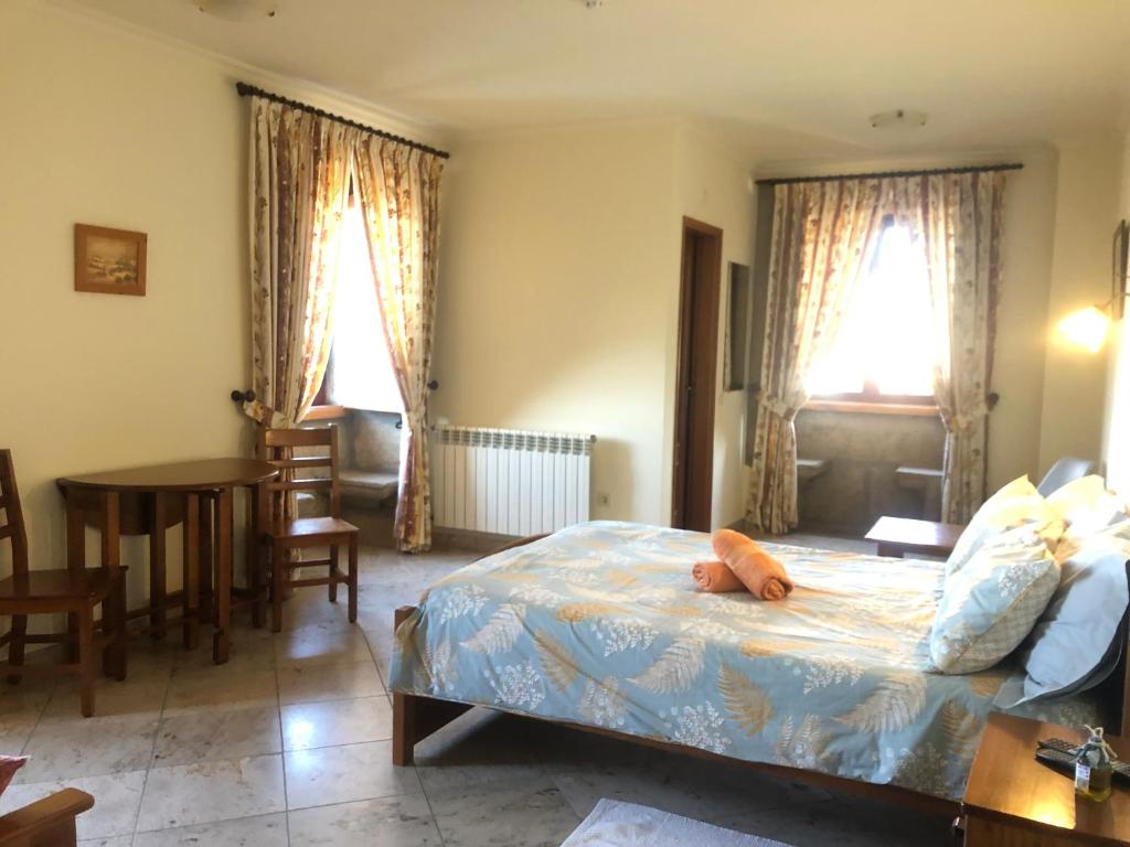 Uma cama ou camas num quarto em Quinta das Cegonhas
