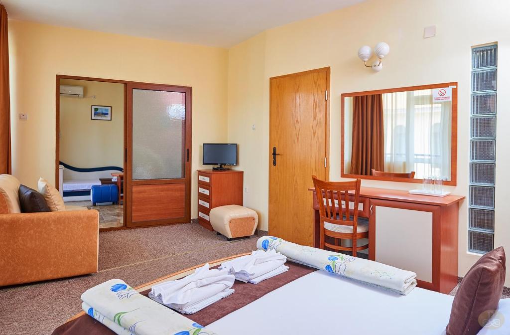 A bed or beds in a room at Peneka Hotel