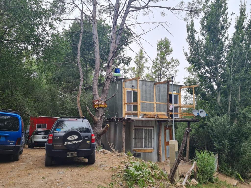 a house being built in a tree at Las zarinas 1 in Trapiche