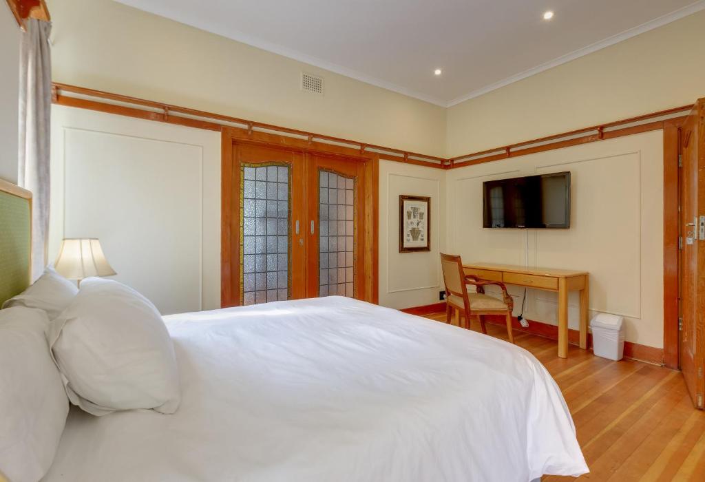 51 on York Unit 1 with PRIVATE Bathroom, Johannesburg (updated prices 2024)