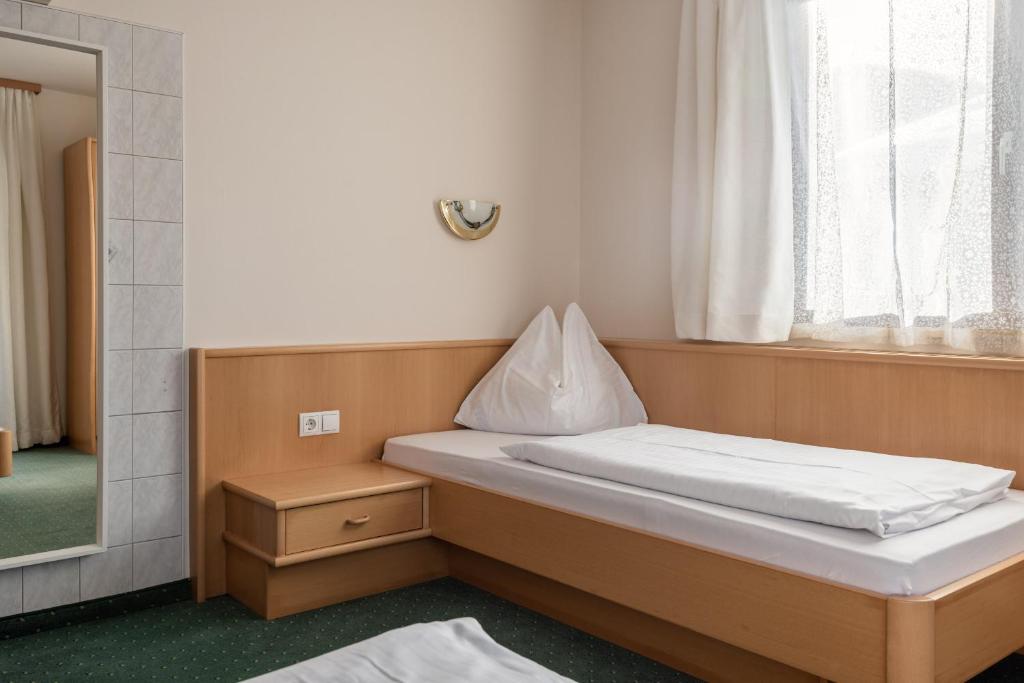 Postel nebo postele na pokoji v ubytování M-House FLACHAU Ganzes Haus für 8 Personen