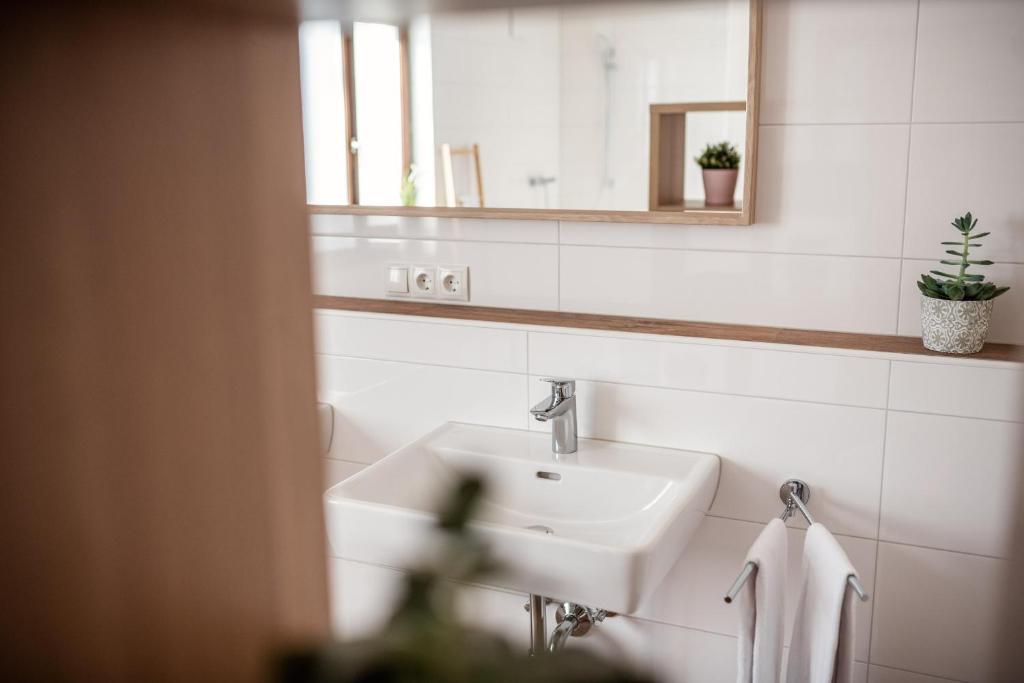 Koupelna v ubytování M-House FLACHAU Ganzes Haus für 8 Personen