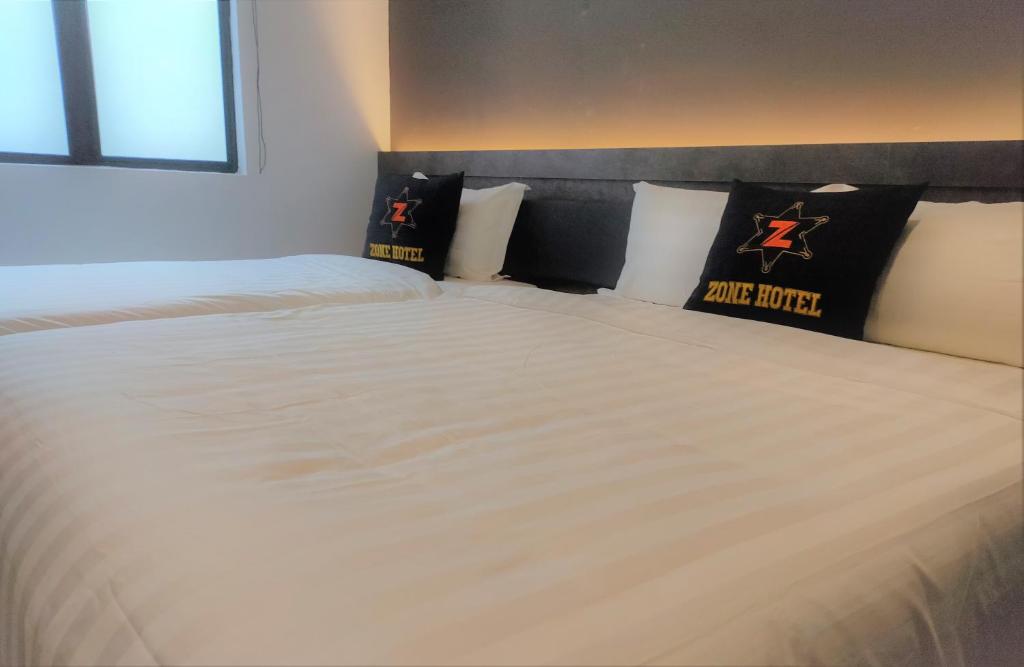 Postel nebo postele na pokoji v ubytování Zone Hotel Ipoh