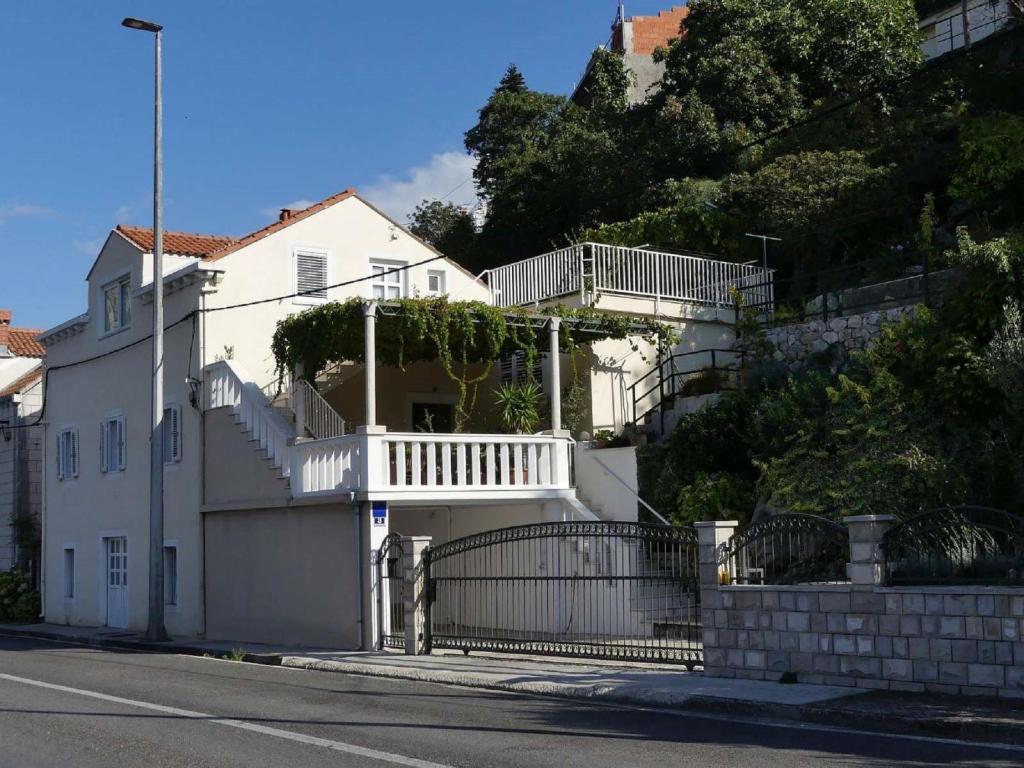 Budova, v ktorej sa apartmán nachádza
