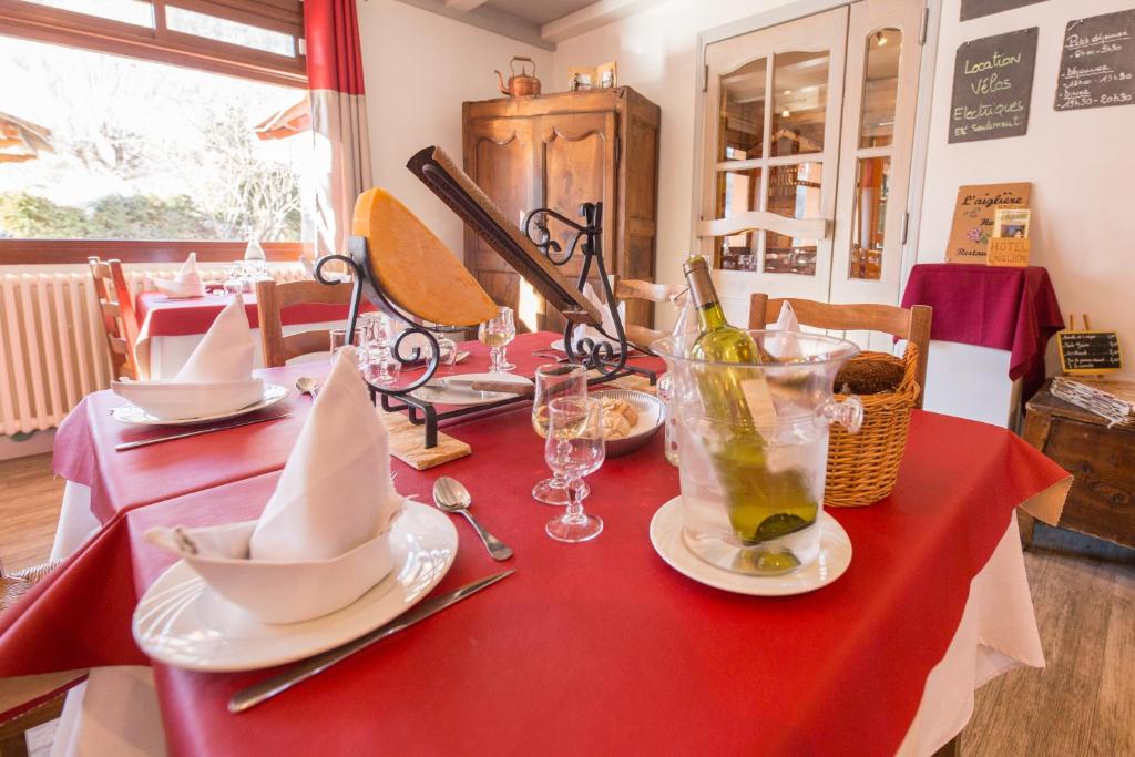 Nápoje v ubytování Hôtel Aigliere