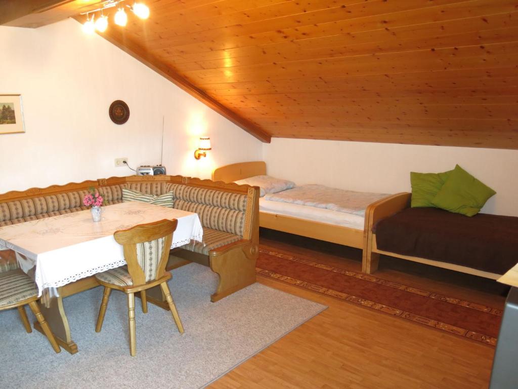 Postel nebo postele na pokoji v ubytování Apartment Lassnig-1 by Interhome