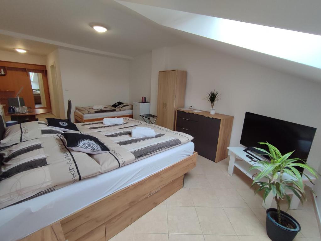 Hotel 28 - Triple Chambre Avec Salle De Bain