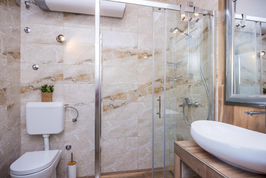 Kúpeľňa v ubytovaní Apartment & Rooms Duja