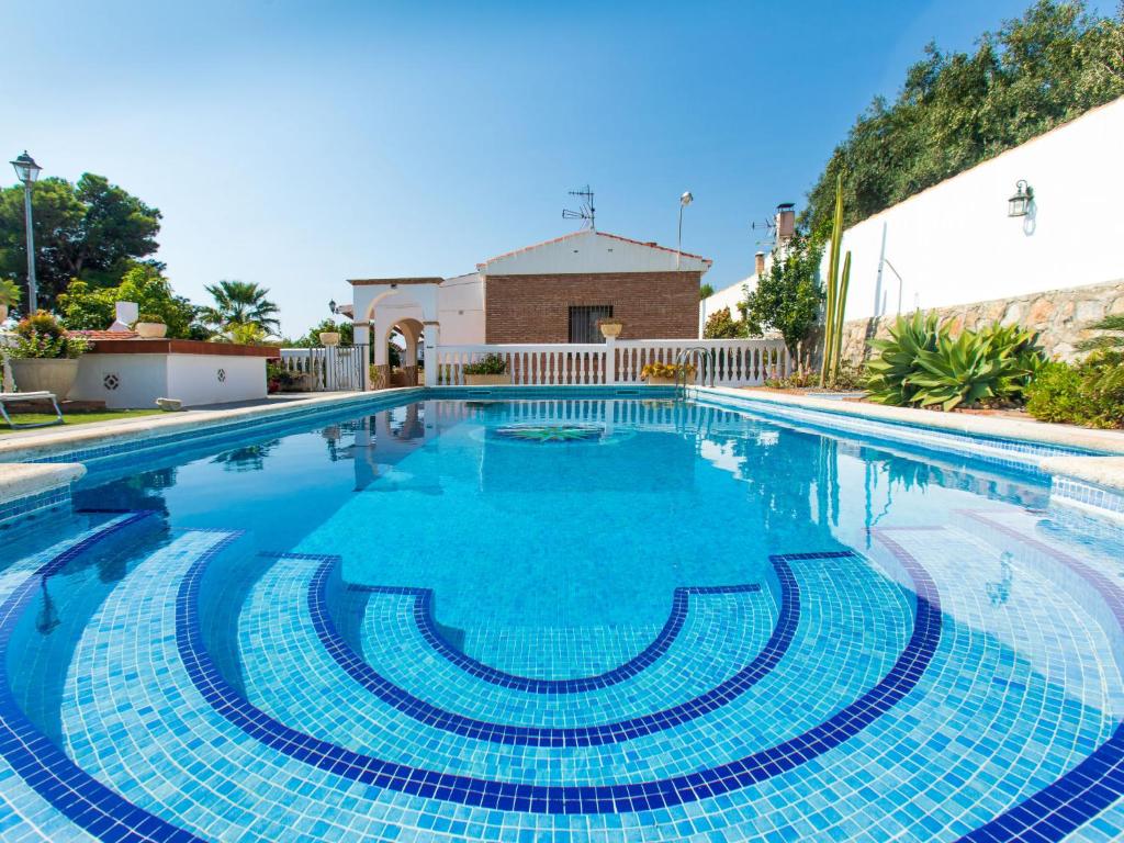 Bazén v ubytování Holiday Home El Pino - AMU555 by Interhome nebo v jeho okolí