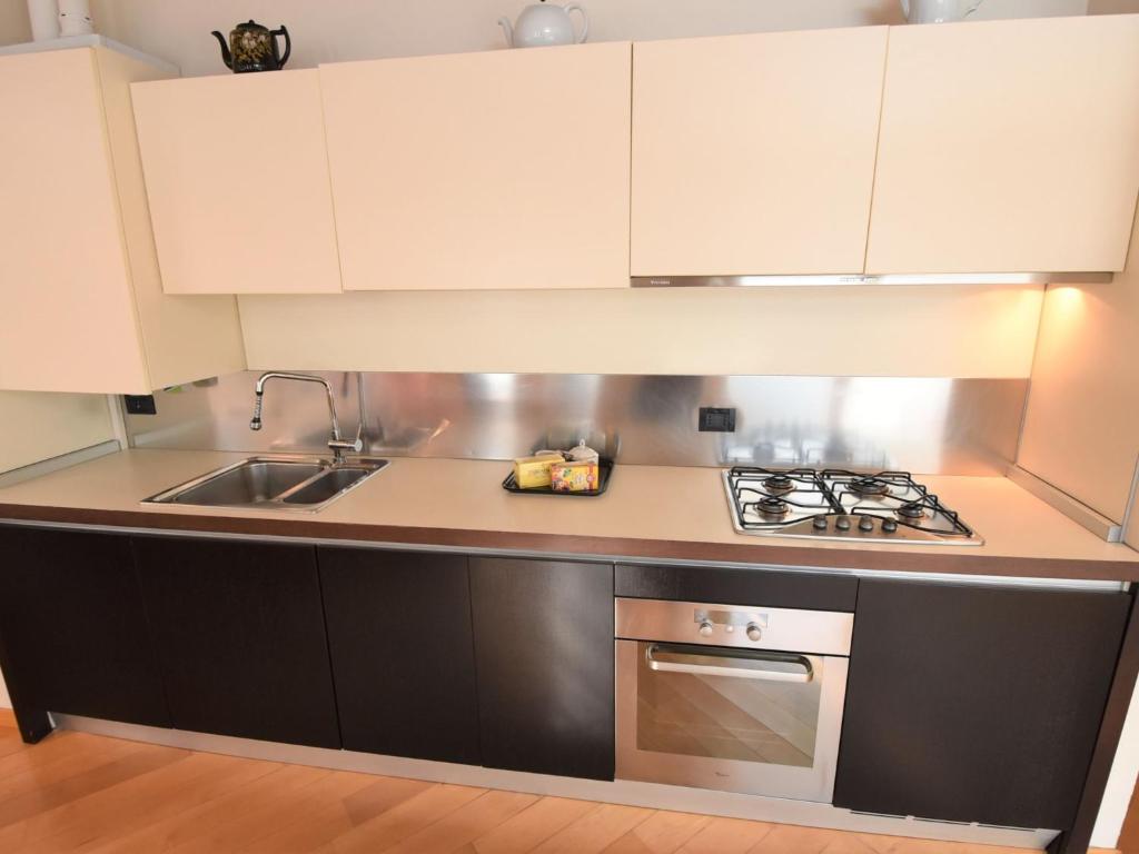 Kuchyňa alebo kuchynka v ubytovaní Apartment Iris by Interhome