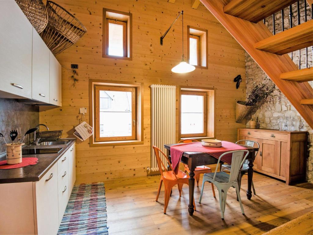 Kuchyňa alebo kuchynka v ubytovaní Apartment Albergo Diffuso - Cjasa Ustin-3 by Interhome