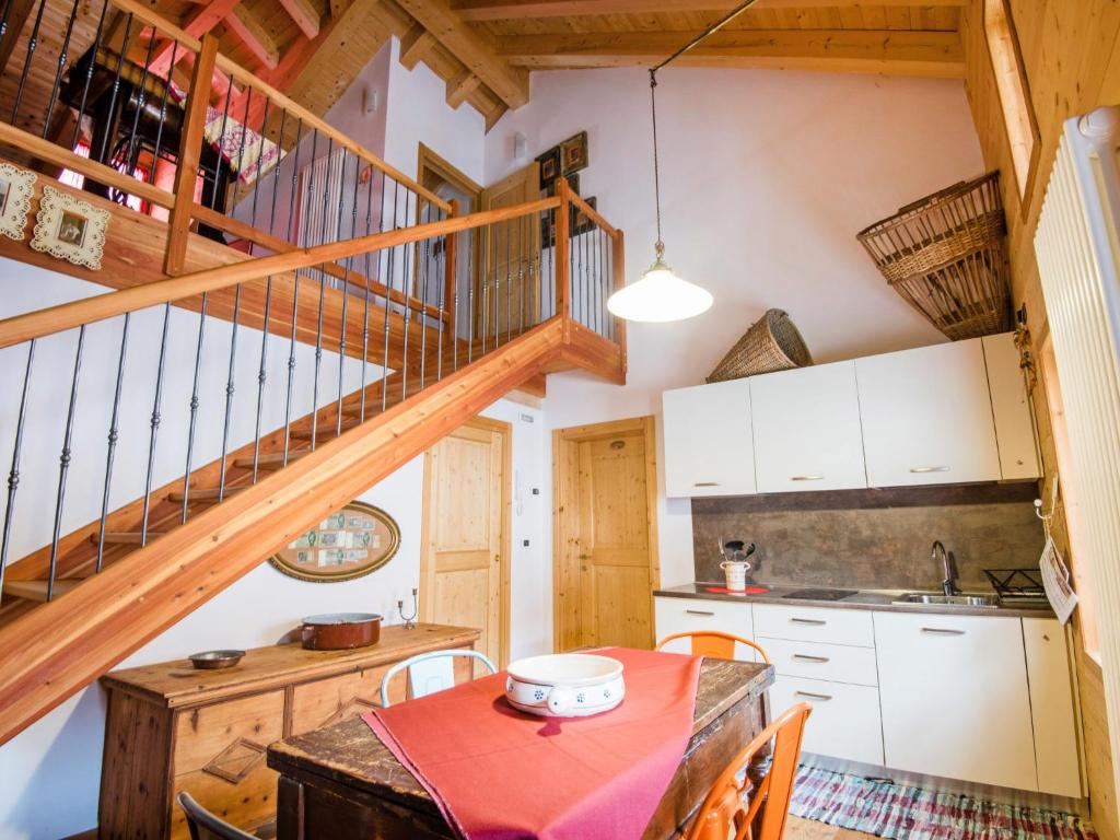 Kuchyňa alebo kuchynka v ubytovaní Apartment Albergo Diffuso - Cjasa Ustin-3 by Interhome