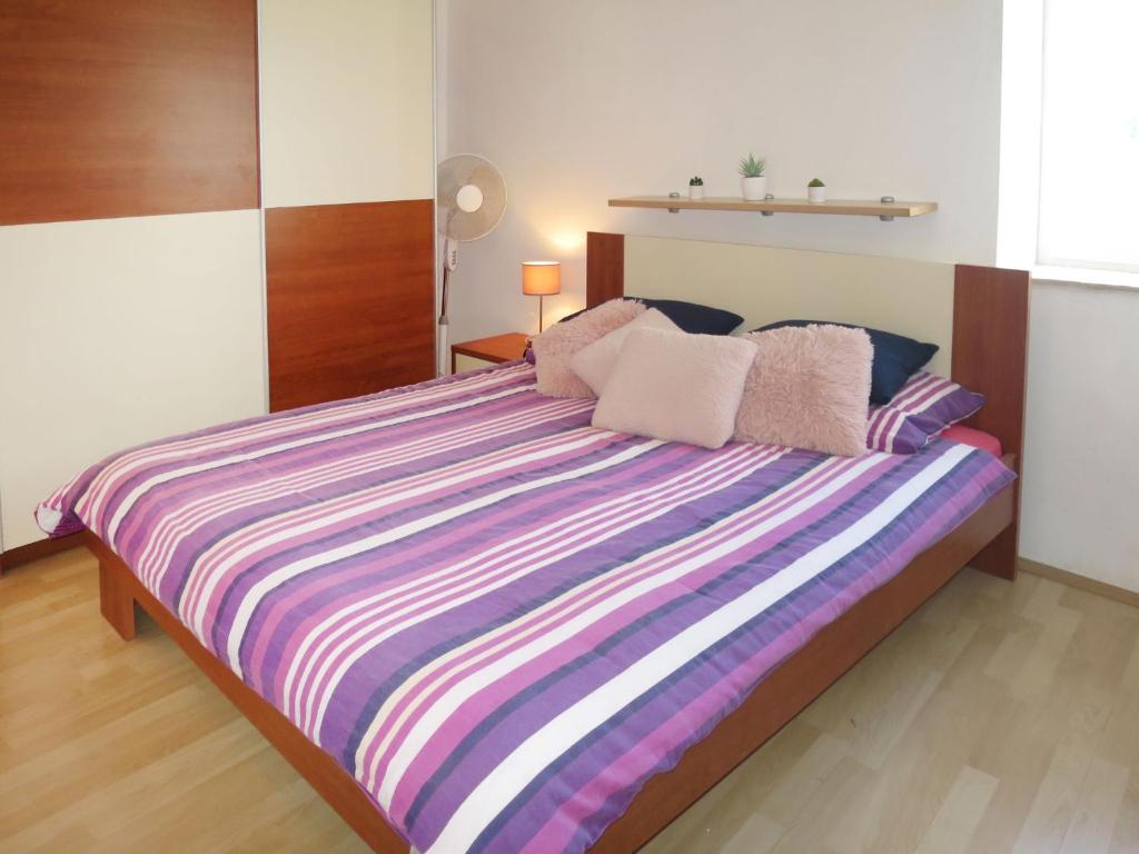 Posteľ alebo postele v izbe v ubytovaní Holiday Home Gojko by Interhome