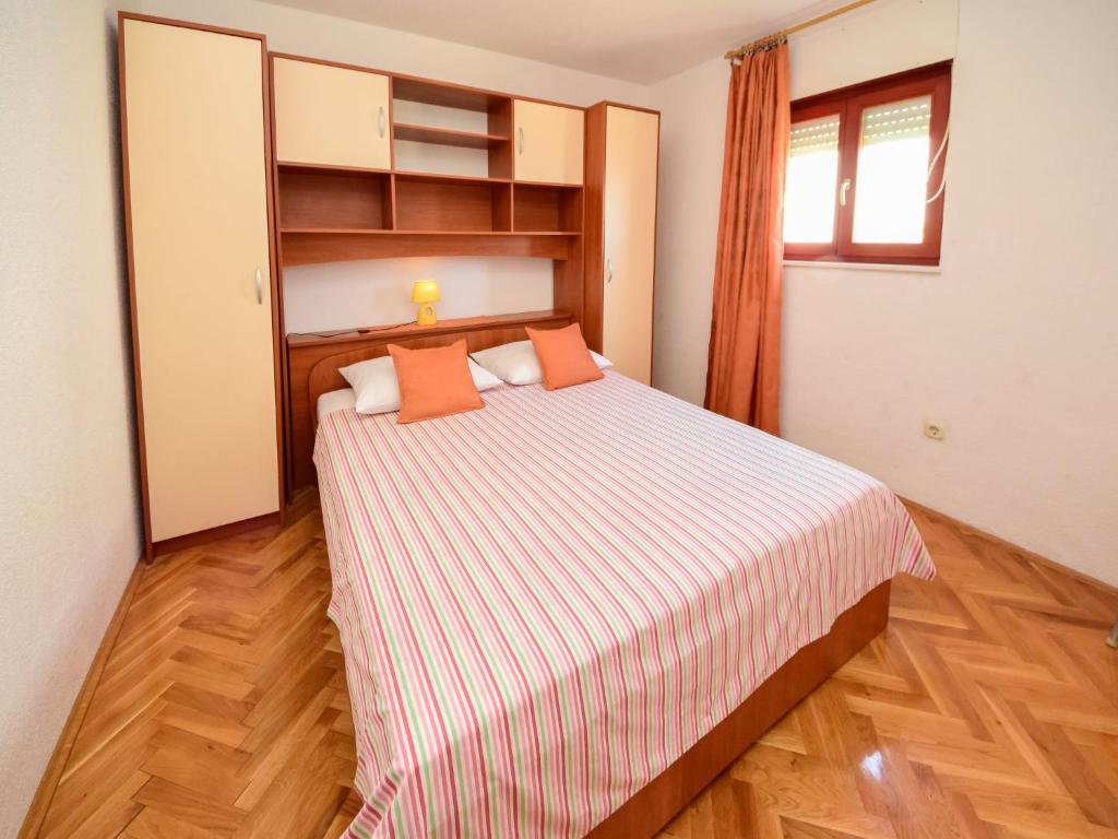 Postel nebo postele na pokoji v ubytování Apartment Lucija-2 by Interhome