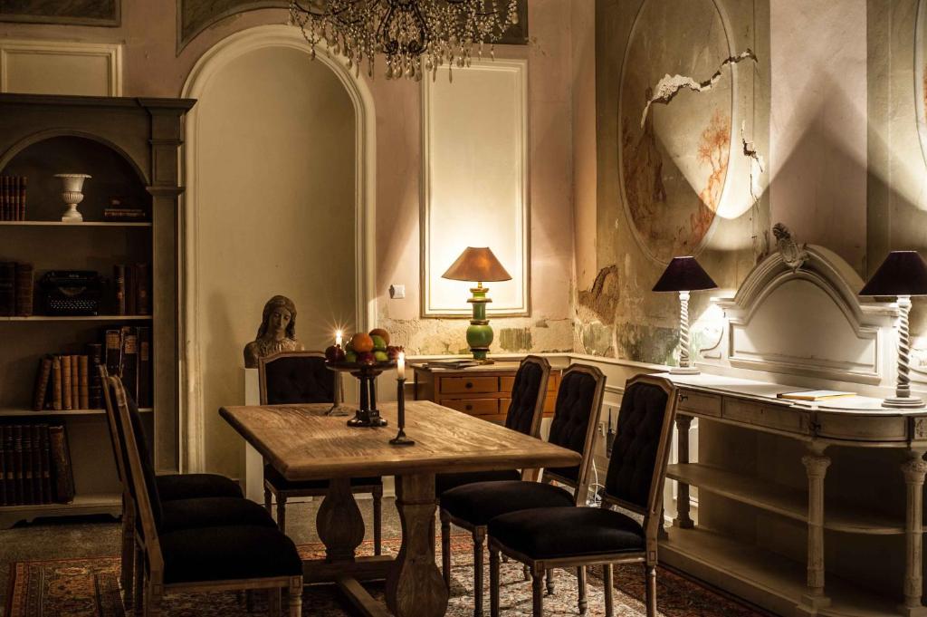 Posedenie v ubytovaní Hotel Palac Staniszow