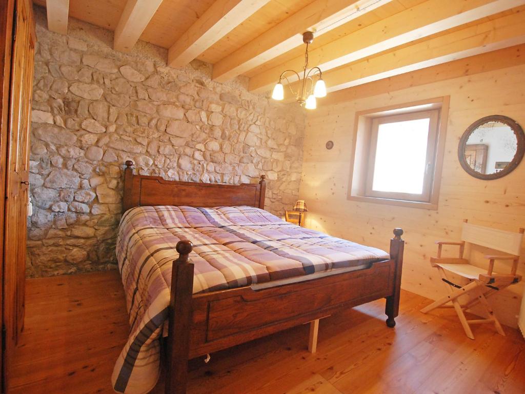 Postel nebo postele na pokoji v ubytování Apartment Albergo Diffuso - Cjasa Ustin-2 by Interhome