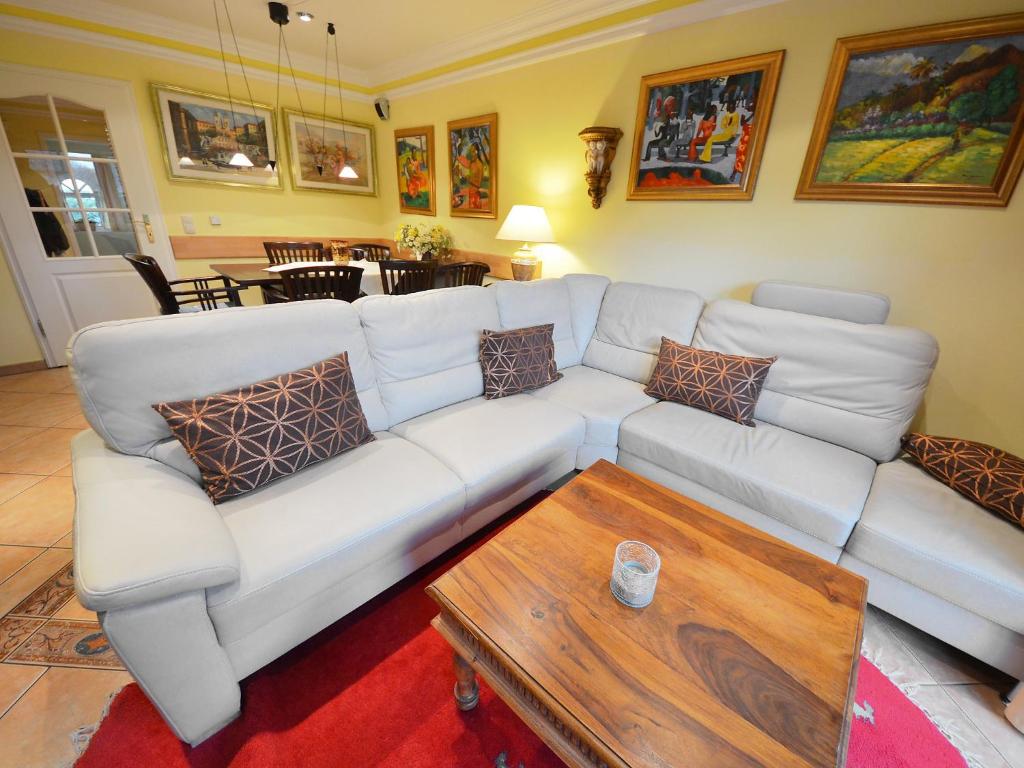 Χώρος καθιστικού στο Holiday Home Strandflieder by Interhome