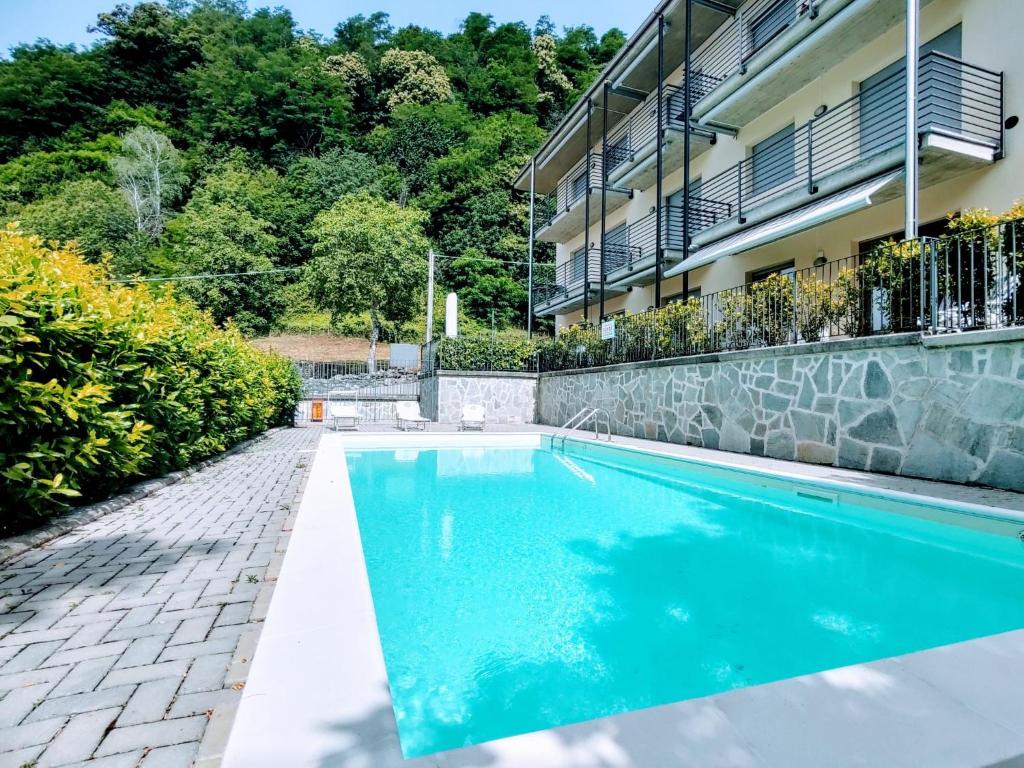 Bazén v ubytovaní Apartment San Vincenzo-1 by Interhome alebo v jeho blízkosti
