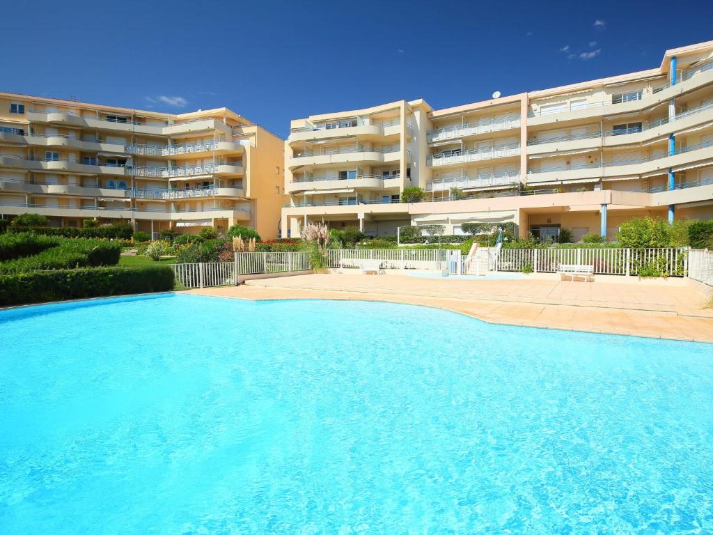 Bazén v ubytování Apartment Le Grand Large by Interhome nebo v jeho okolí
