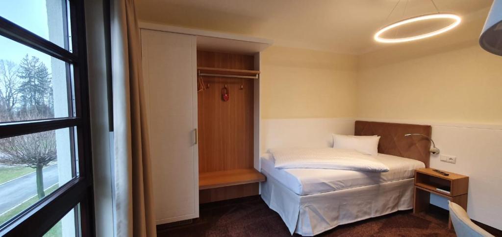 Postel nebo postele na pokoji v ubytování Kim Hotel Im Park