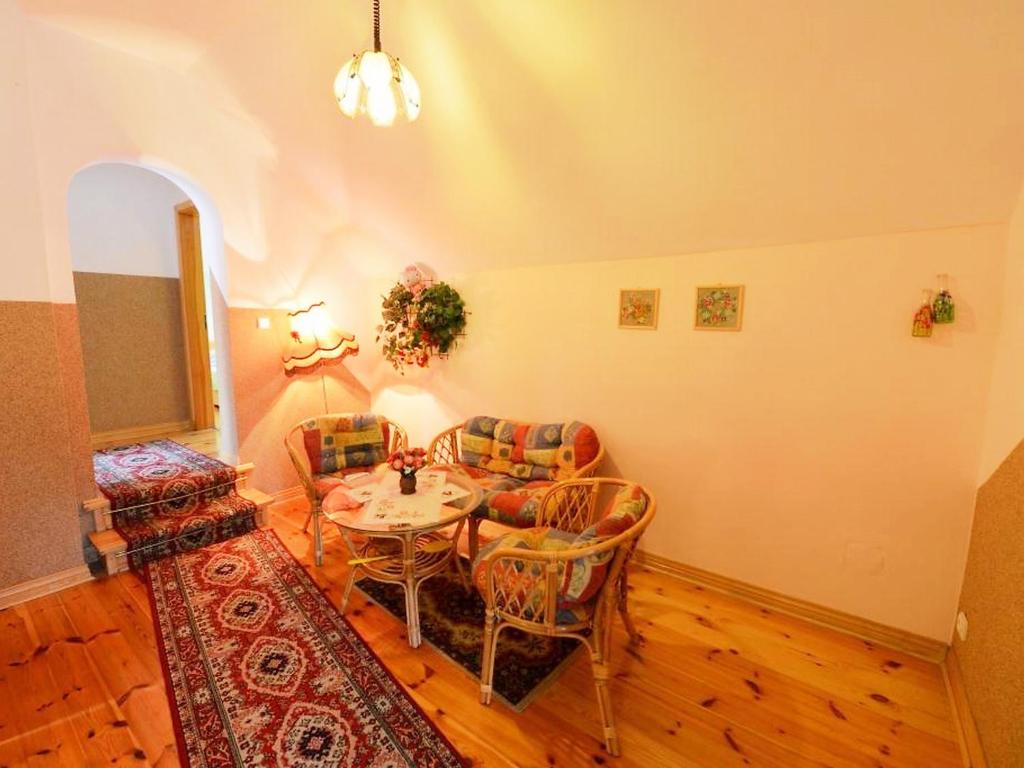 Posezení v ubytování Holiday Home Dom pod Sosnami by Interhome