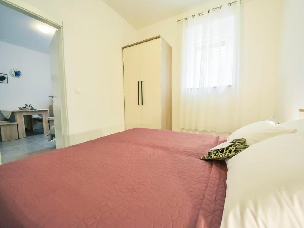 Postel nebo postele na pokoji v ubytování Apartment Snježana-2 by Interhome