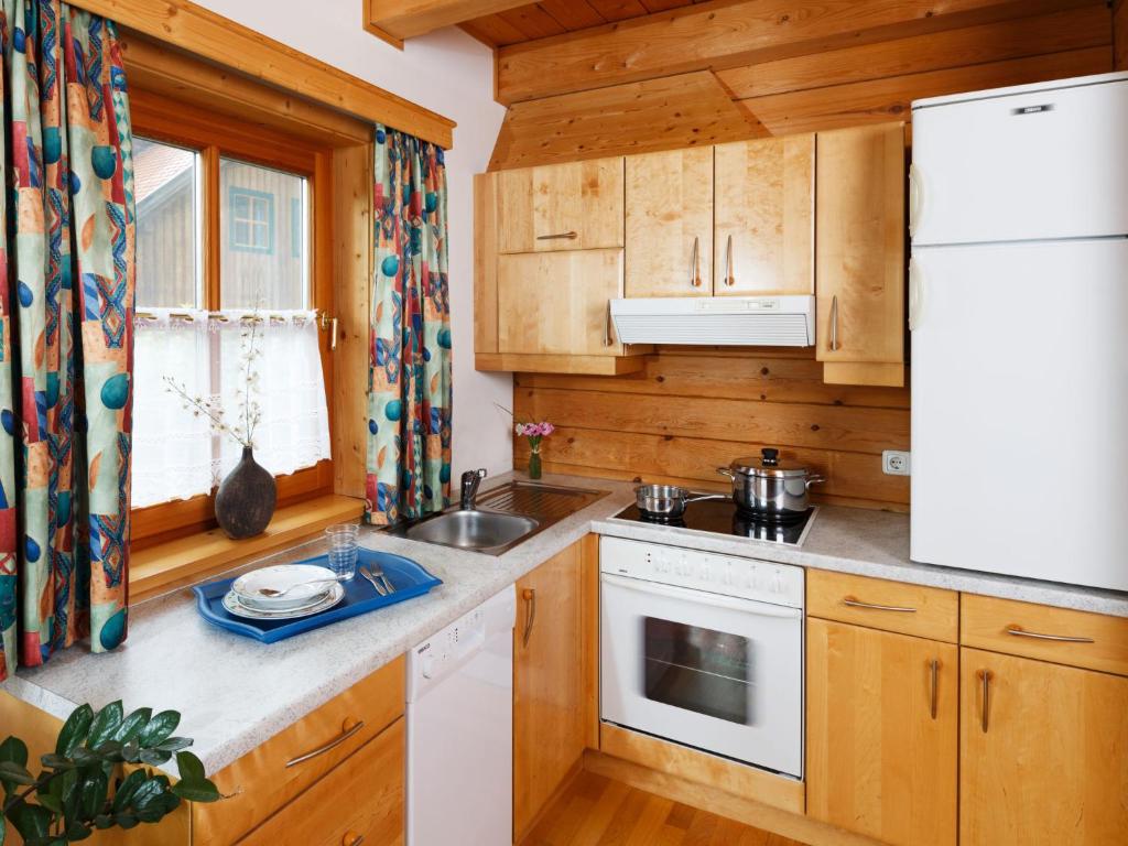 Kuchyň nebo kuchyňský kout v ubytování Holiday Home Sonnleiten-3 by Interhome