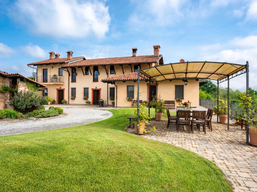 Ogród w obiekcie Holiday Home General Massena - NAZ112 by Interhome