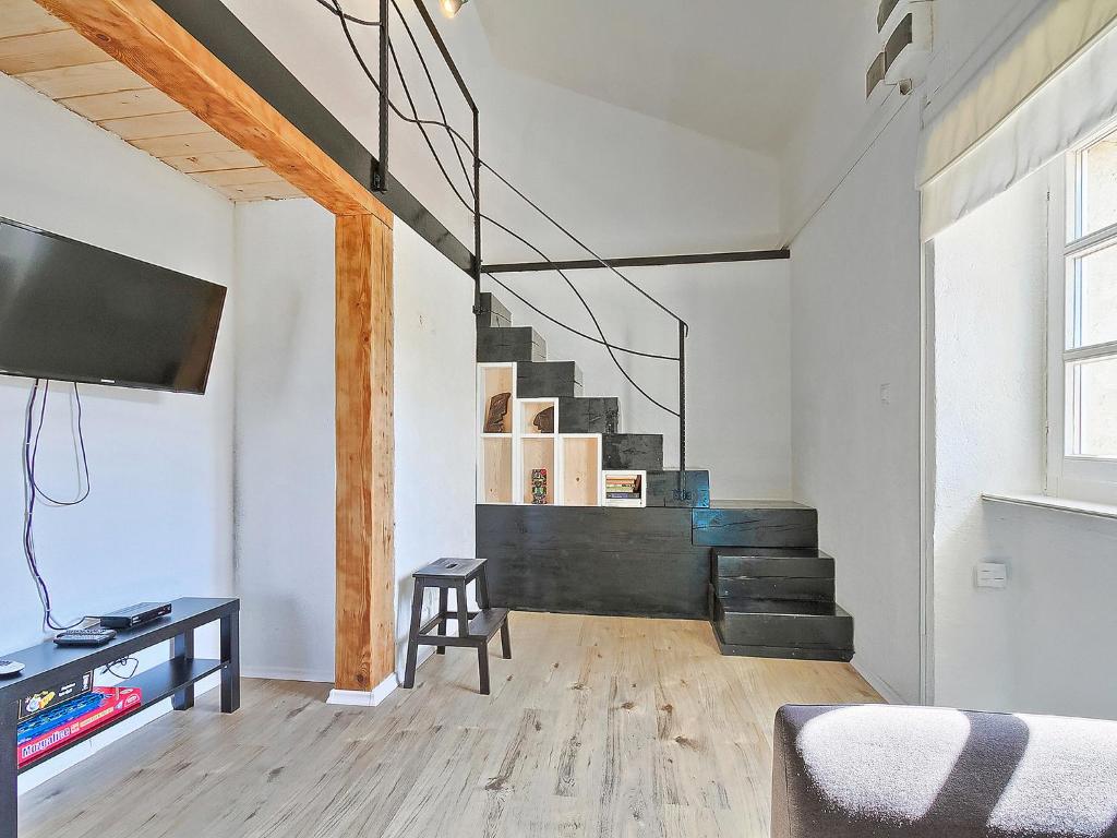 Televízia a/alebo spoločenská miestnosť v ubytovaní Holiday Home Ravan by Interhome