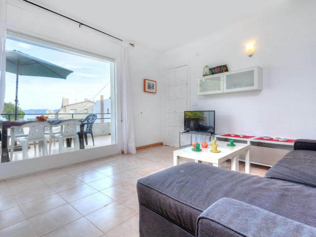 TV a/nebo společenská místnost v ubytování Apartment Cap Ras by Interhome