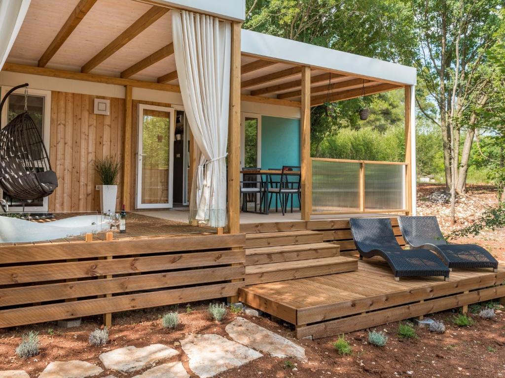Vonkajšia záhrada v ubytovaní Holiday Home Klen 1 by Interhome