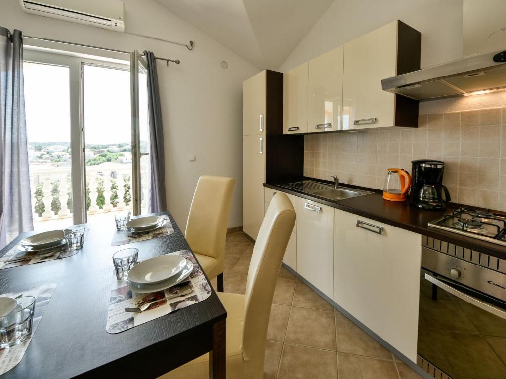 Kuchyňa alebo kuchynka v ubytovaní Apartment Milin-4 by Interhome