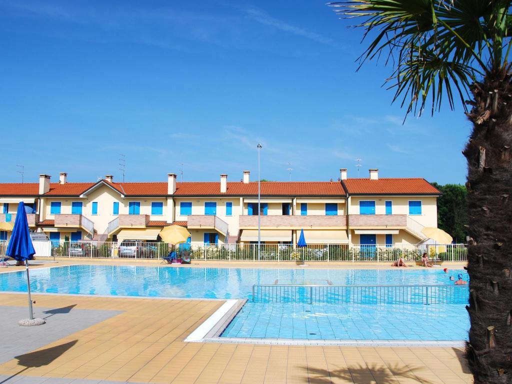Bazén v ubytovaní Apartment Solmare-38 by Interhome alebo v jeho blízkosti