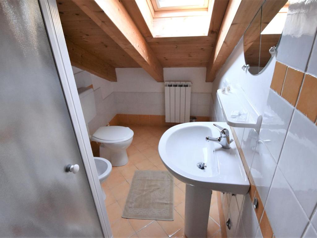 Kúpeľňa v ubytovaní Apartment Solmare-38 by Interhome